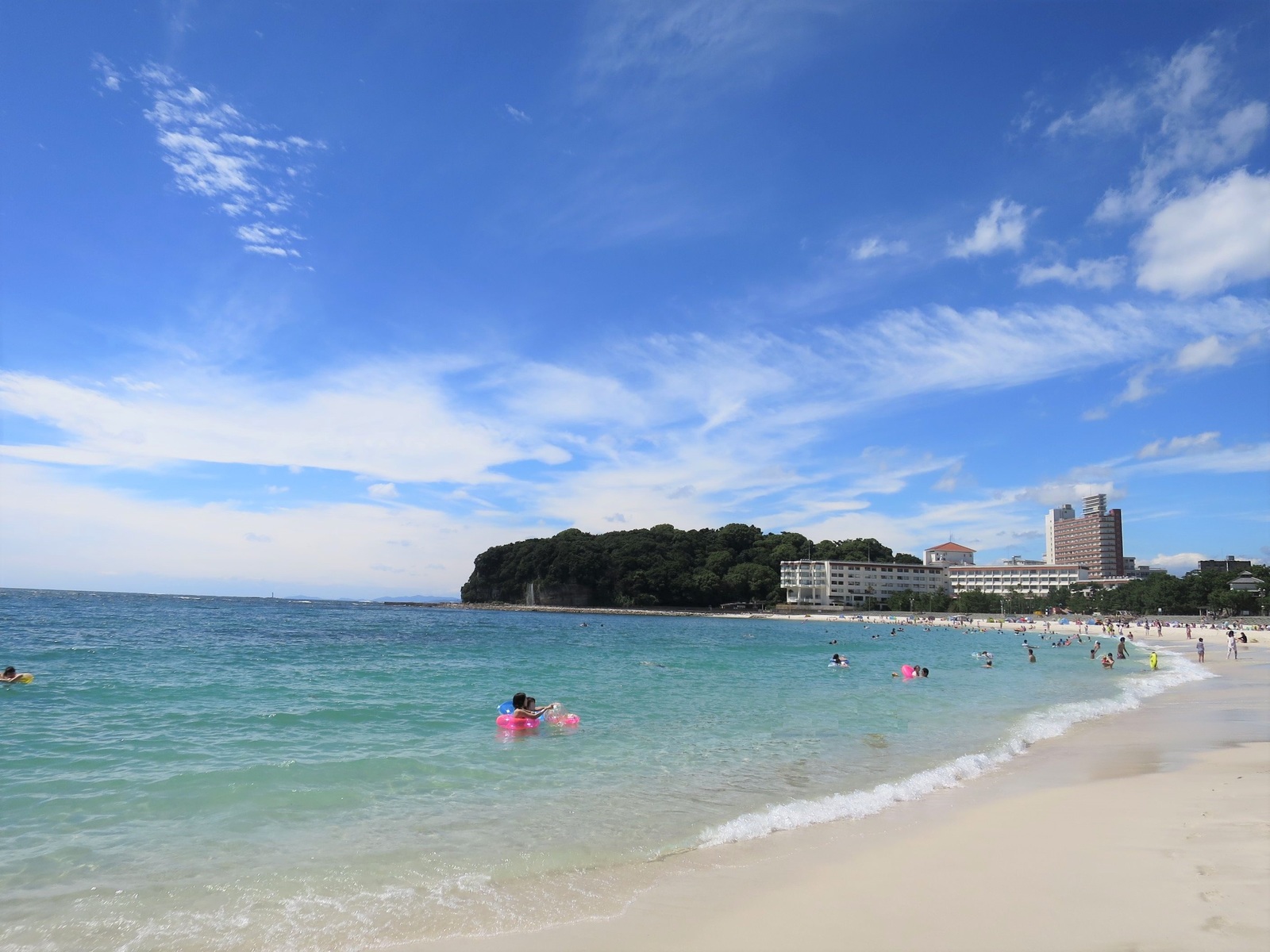 白良荘グランドホテル 【夏休み・団らん会席】マグロのお造里食べ放題！海水浴＆プールを満喫／会食場