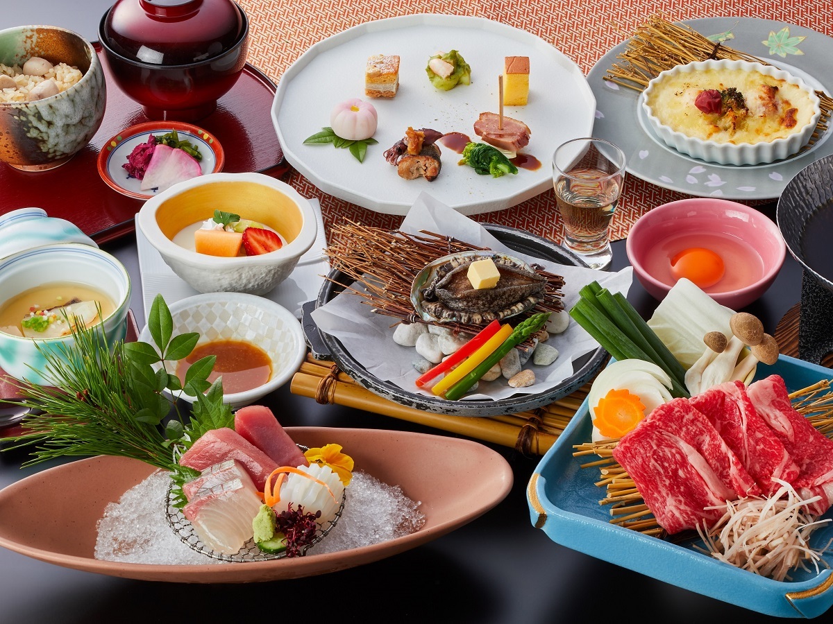 白良荘グランドホテル 【夏休み・彩り会席】白砂ビーチへ直通徒歩30秒！海と温泉のリゾート