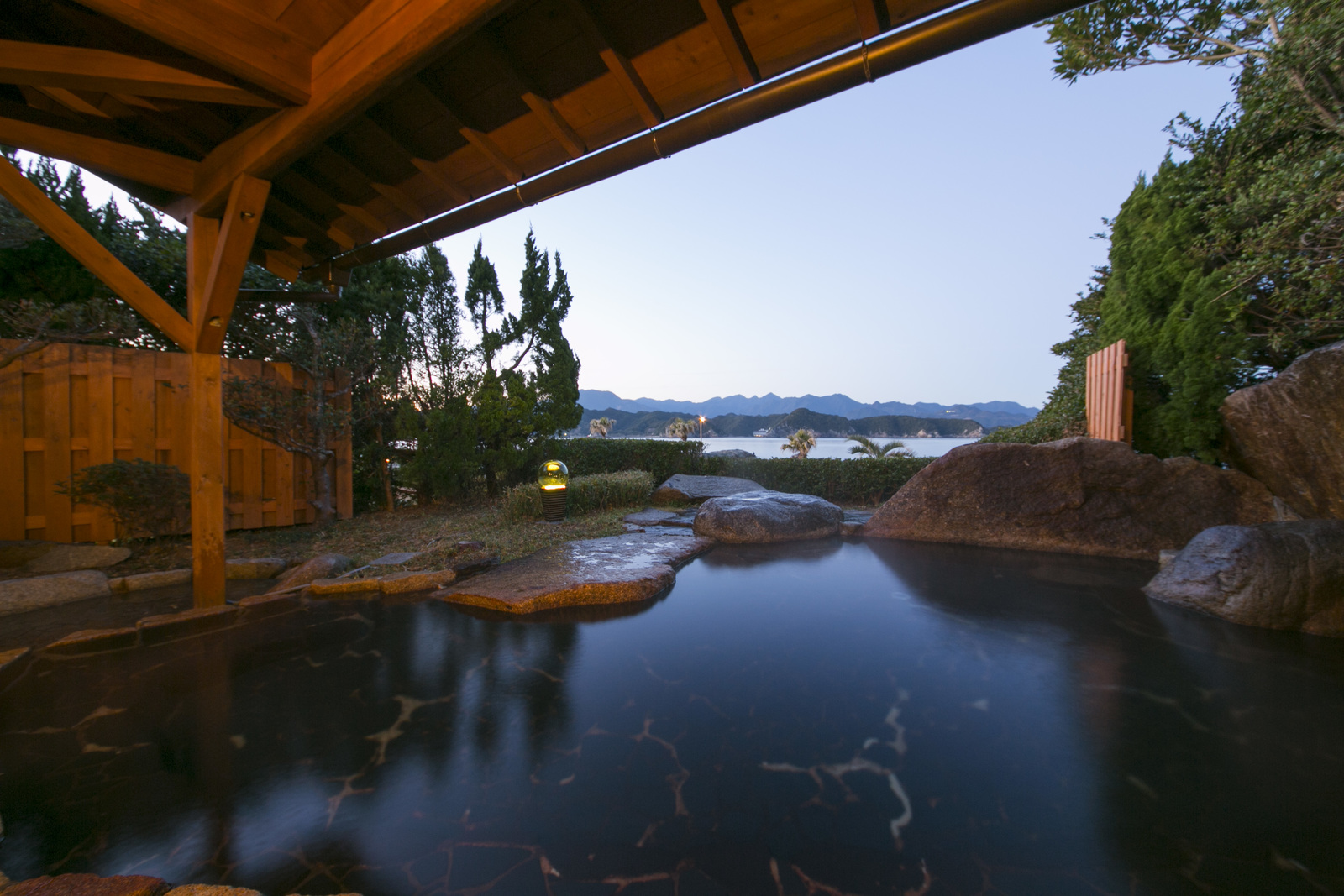 花いろどりの宿 花游 ☆リニューアルOPEN記念【館内利用券付】☆【スタンダード会席】南紀勝浦産のもちもち生まぐろつき