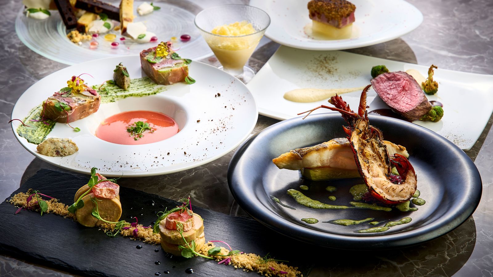 花いろどりの宿 花游 ［伊勢海老をプラス★★］伊勢海老を含む熊野の海の幸と大地の恵みを味わう季節のフレンチ