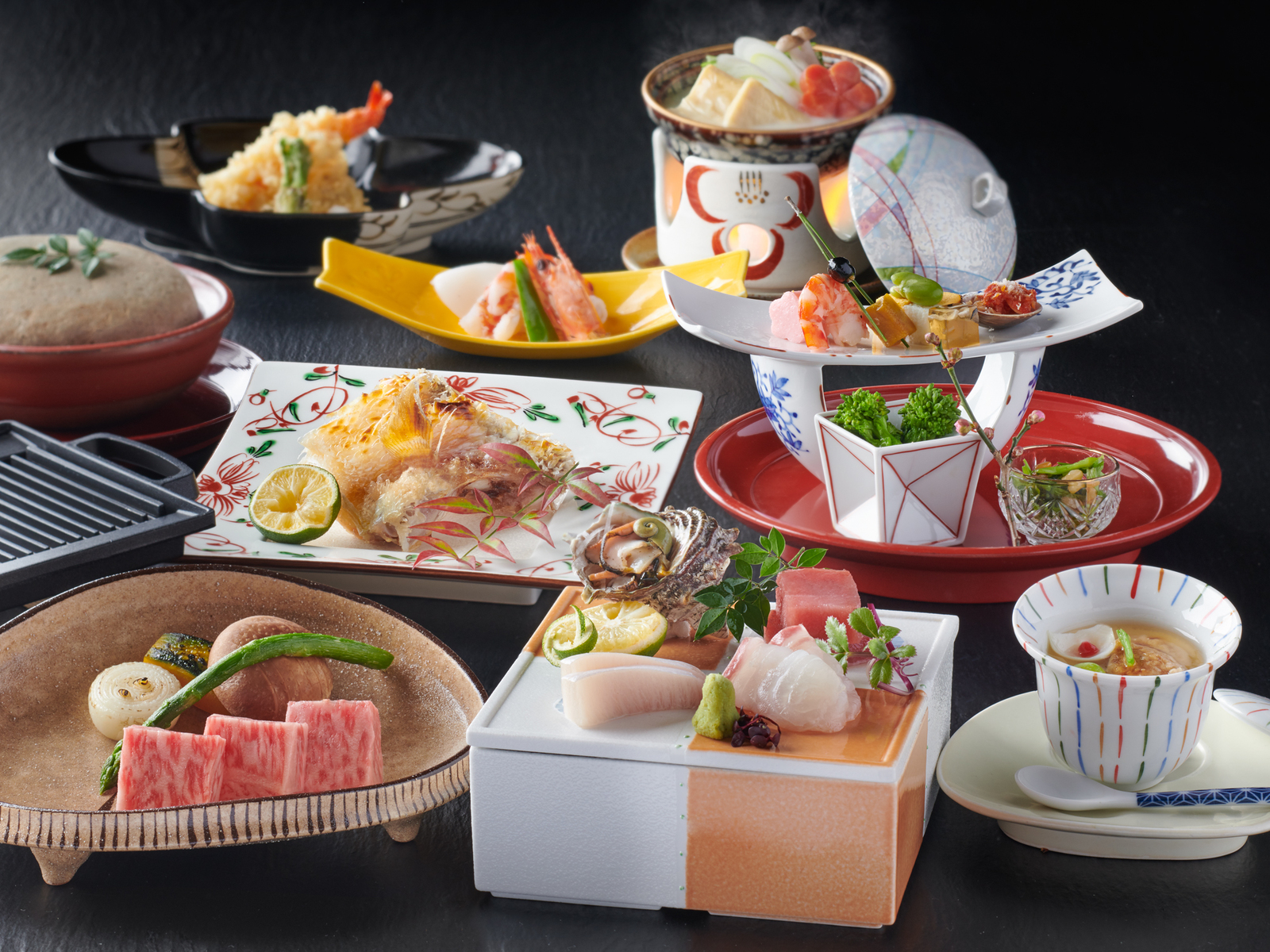 三朝薬師の湯 万翆楼 ★山陰の旬の味覚を味わう基本会席<万翆楼名物「海鮮石焼付」>
