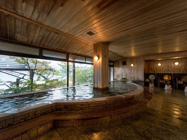 湖上に浮かぶ絶景の宿　はわい温泉　千年亭 【地産地消会席】＜お祝いにも最適！豪華鮮魚盛り＞特産「湯梨浜ひらめ」ほか、鳥取の味覚をたっぷりと♪