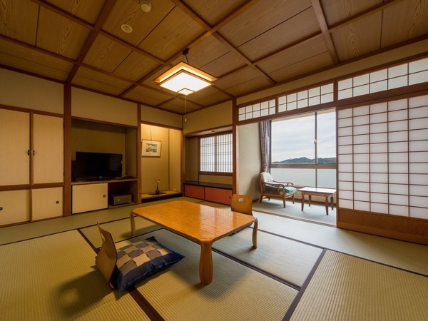 湖上に浮かぶ絶景の宿　はわい温泉　千年亭 夕陽亭12.5畳部屋一例