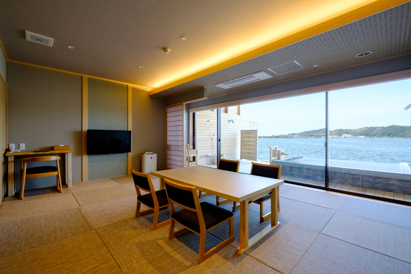 湖上に浮かぶ絶景の宿　はわい温泉　千年亭 R3年8月リニューアルオープン！湖を間近に眺めながらお...