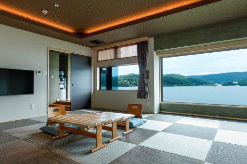 湖上に浮かぶ絶景の宿　はわい温泉　千年亭 部屋画像1