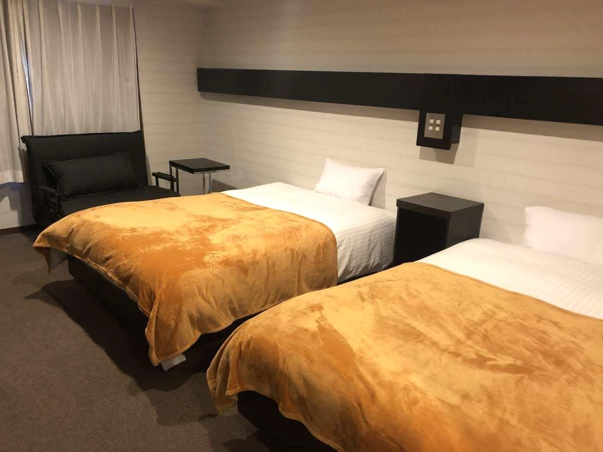 グリーンリッチホテル浜田駅前　人工温泉・二股湯の華 【ツインA】26㎡■140CM幅ベッド2台+ソファベッド1台