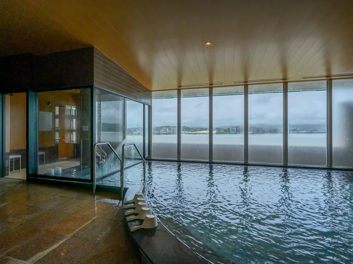 ホテル一畑 【基本プラン◇素泊まり】天然温泉レイクビュー大浴場でゆったり〇２４時迄チェックインOK！駐車場併設