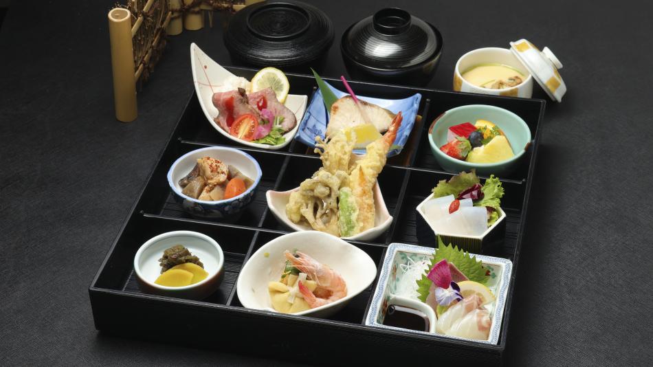 広島市国民宿舎 湯来ロッジ ●【平日限定】ちょっとを味わう贅沢♪量はそんなに食べられない人に★箱膳★１泊2食付