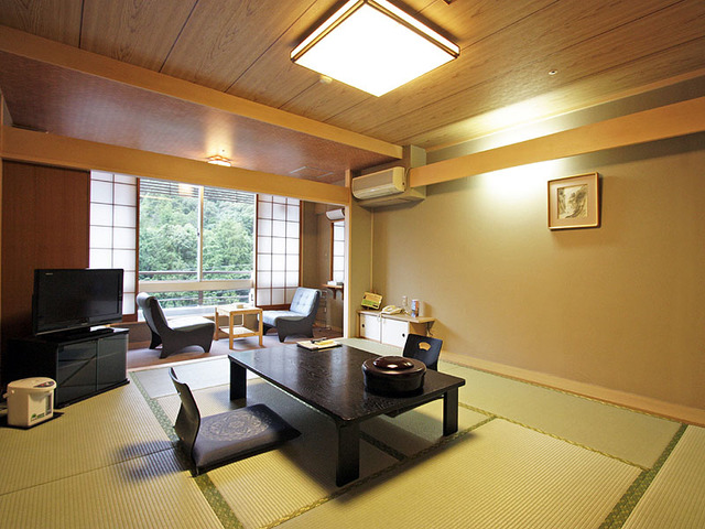 湯本観光ホテル西京 「本館」和室10畳（バス・トイレ付）