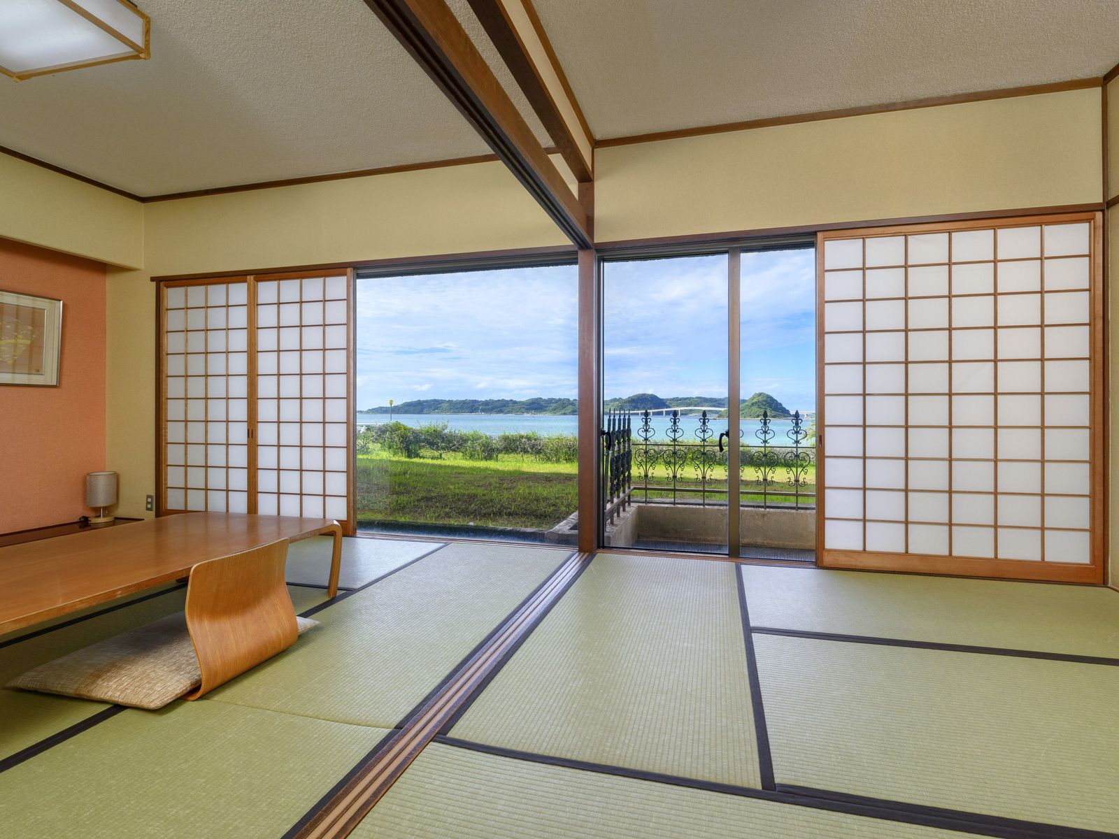 ホテル西長門リゾート 角島大橋側　二間和室　8畳+4.5畳