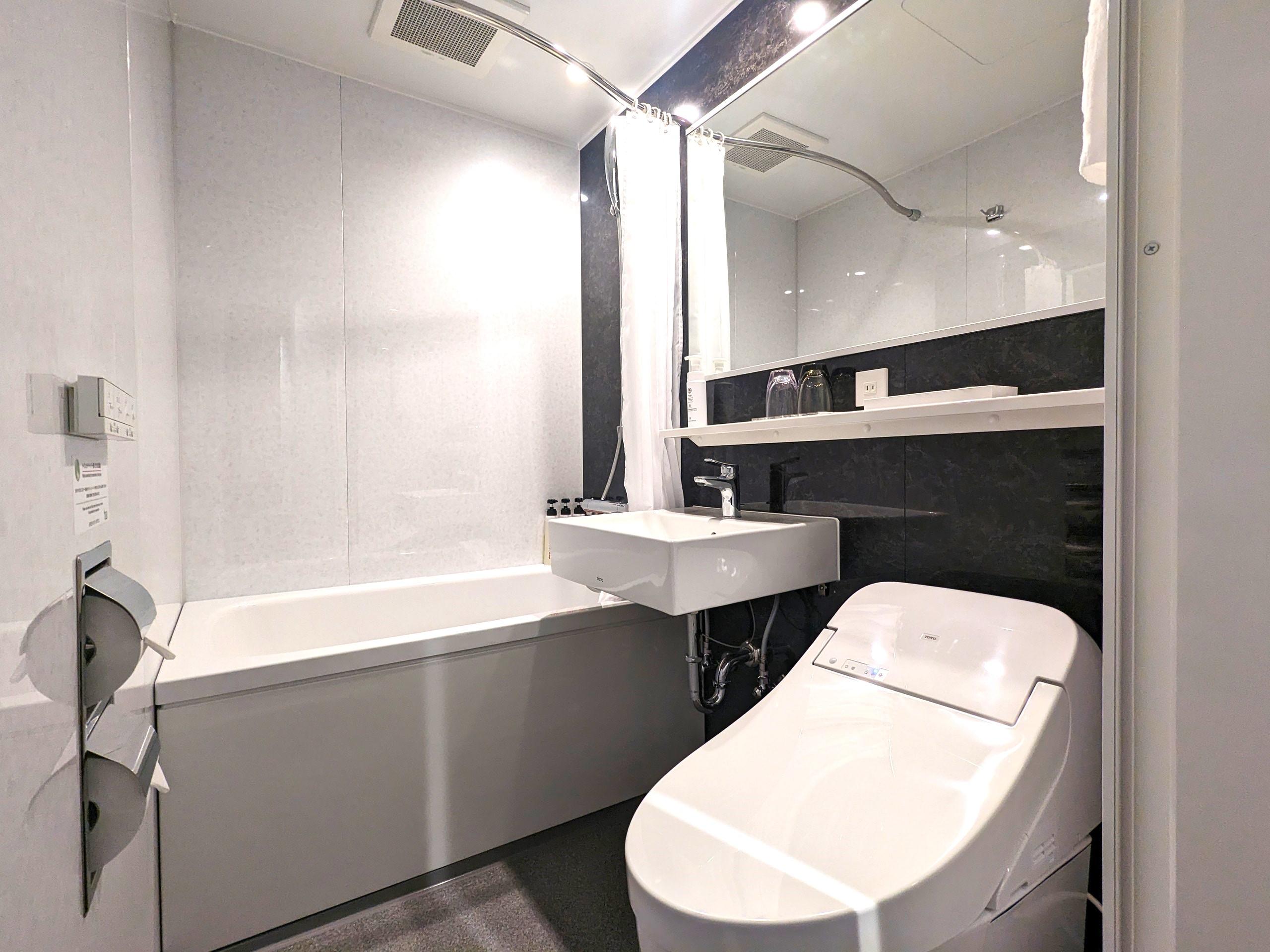 グリーンリッチホテル徳山駅前　人工温泉・二股湯の華 シングル（ユニットバスタイプ）
■部屋面積：17㎡　■ベッドサイズ：135cm
