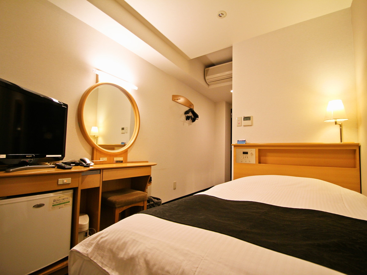 アパホテル〈丸亀駅前大通〉 セミダブル