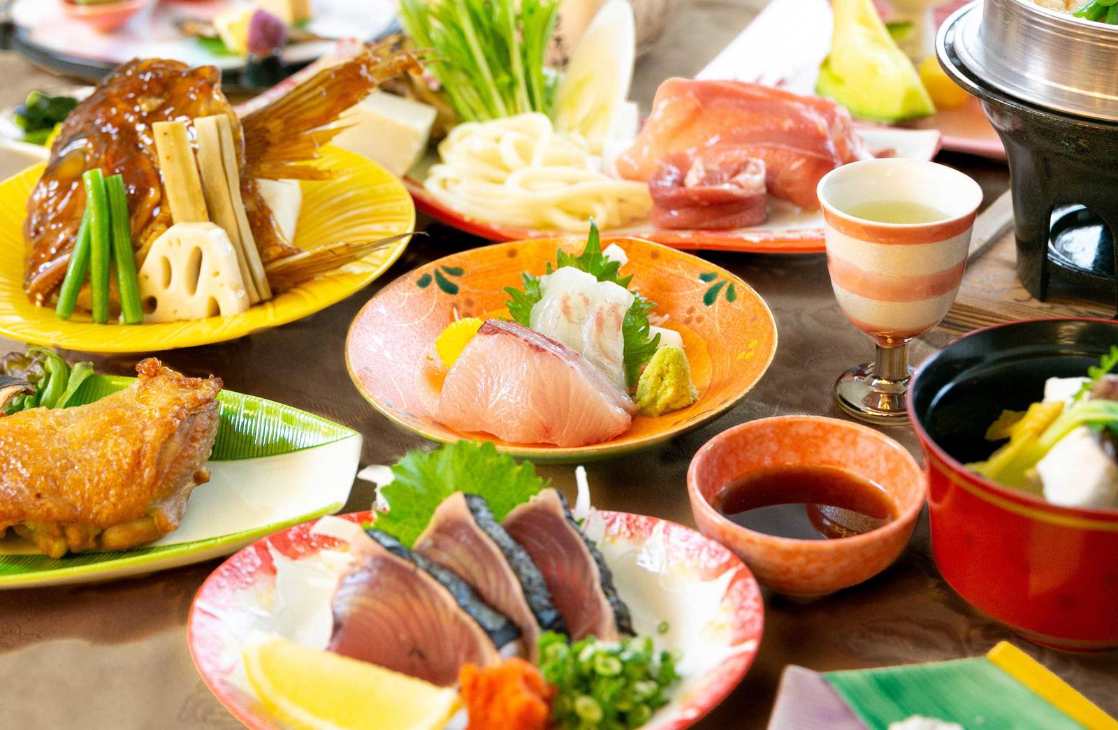 道後プリンスホテル 【中四国ベストプランニング大賞受賞】四国の味覚丸ごと堪能！鰹のタタキ×阿波尾鶏×讃岐うどん×県産真鯛