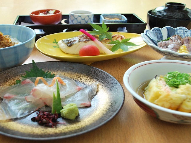 リーガロイヤルホテル新居浜 ■豪華ディナーコースを堪能■本格会席料理付ステイプランー夕朝食付ー