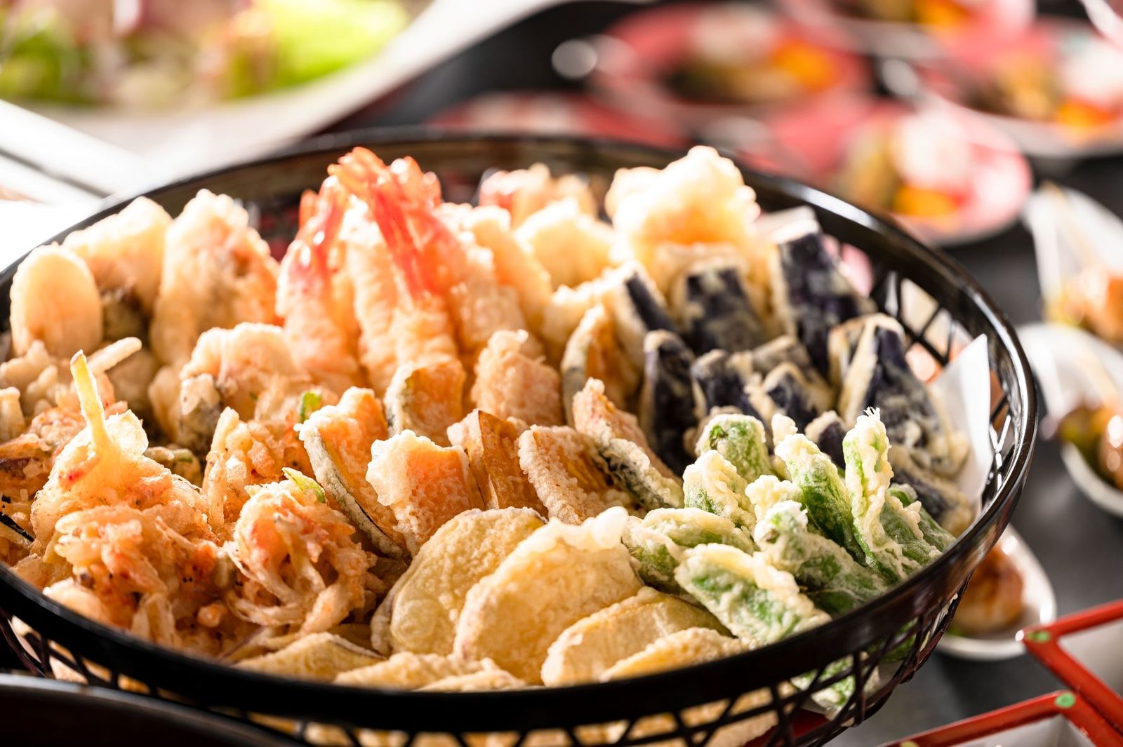 ホテル古湧園　遥 メイン料理と季節のハーフブッフェを堪能♪眺望◎の大浴場は道後温泉引き湯！