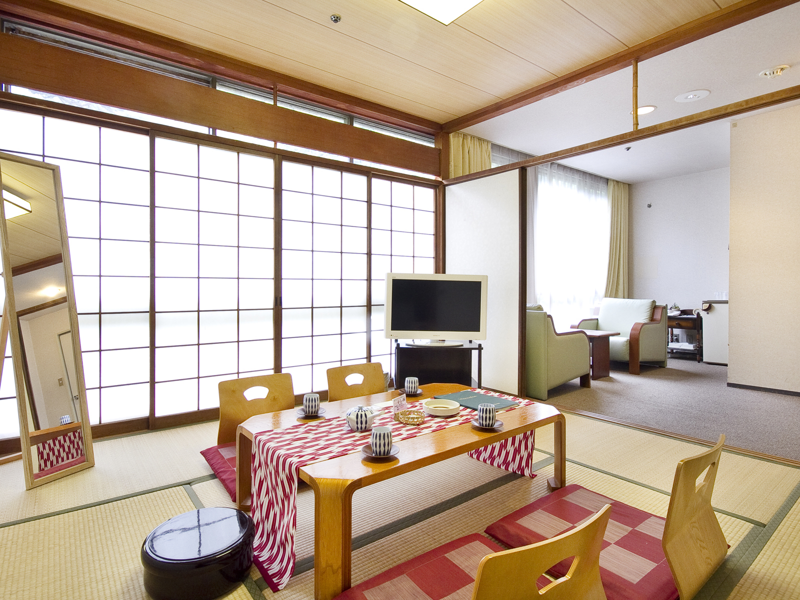 奥道後 壱湯の守 【本館通常客室-和室】伝統的でシンプルな和の空間でごゆ...