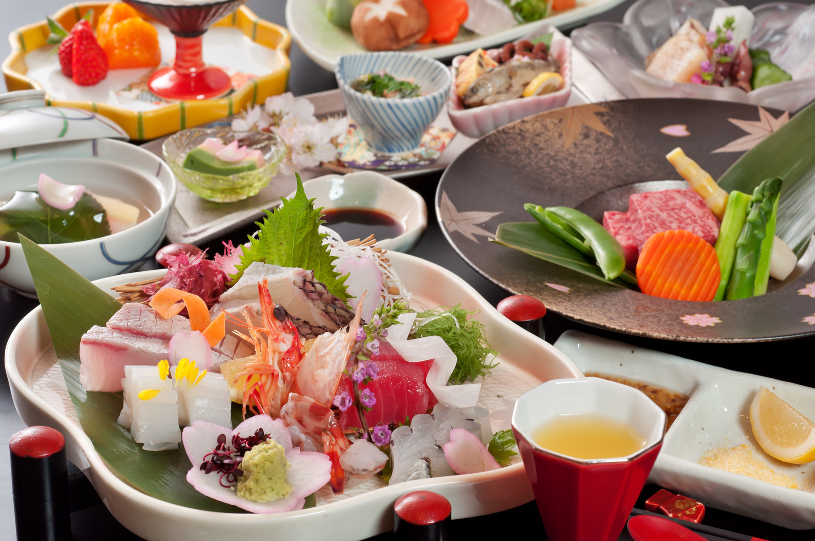 奥道後 壱湯の守 【石鎚会席】人気ＮＯ．１！愛媛ブランド肉「伊予牛」・愛媛県魚の鯛などの逸品食材＆旬の味覚でおもてなし…