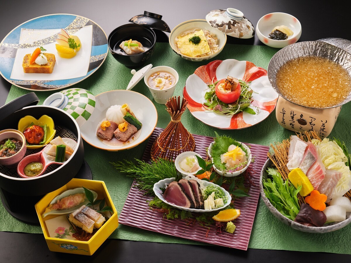 城西館 「土佐旬景冬会席～仁淀川・高幡の恵み編～」九石大敷の地魚や地物伊勢海老など厳選食材を堪能できる和会席