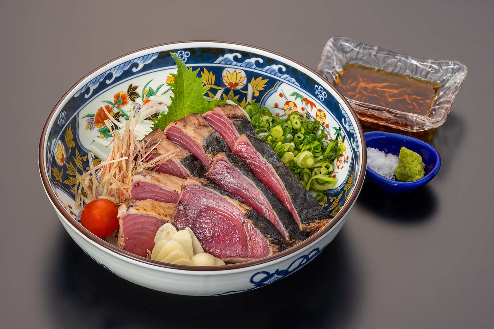 土佐御苑 【コスパ最高◎1泊2食／食事処】《土佐の逸品・蝶会席》「特製鰹のタタキひとり8貫付き」で大満喫！