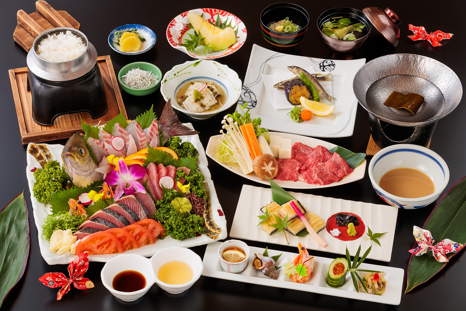 土佐御苑 【人気No.1特選会席《彩》】◆食事処1泊2食◆山海の新鮮な食材を活かした彩り豊かな創作会席に舌鼓！