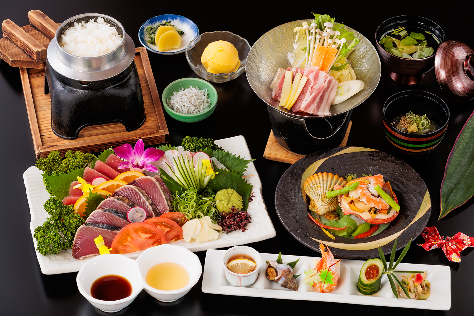 土佐御苑 【おすすめ基本会席《凛》】◆食事処1泊2食◆土佐会席名物の鰹のタタキと旬の味覚を愉しむ土佐の旅！