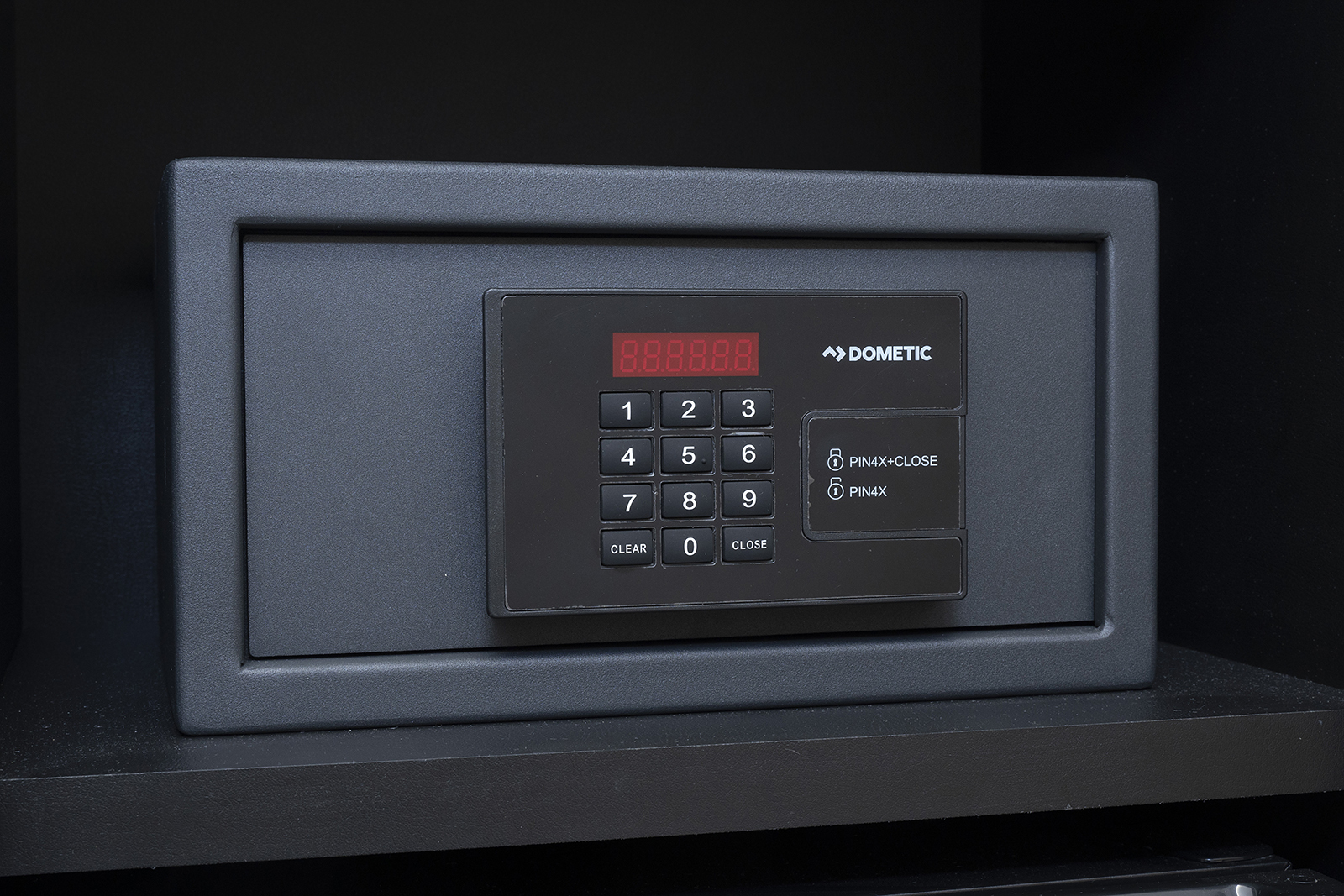 ホテルオリエンタルエクスプレス福岡天神 客室備品　セキュリティボックス