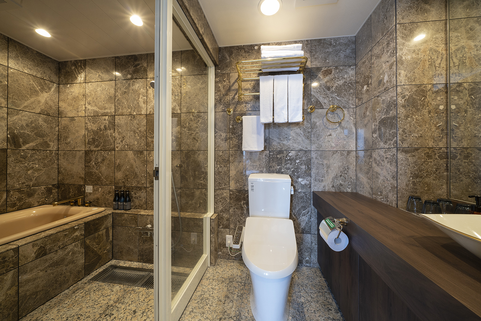 ホテルオリエンタルエクスプレス福岡天神 エクスプレススイートルーム　バスルーム