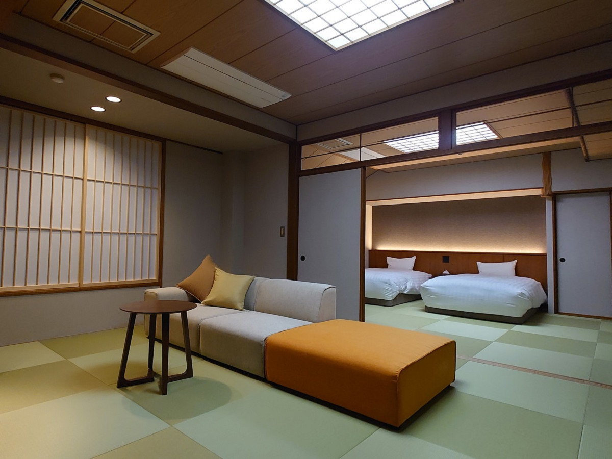 泰泉閣 【和洋室：ツイン＋ソファ付和室８畳】富有のお部屋