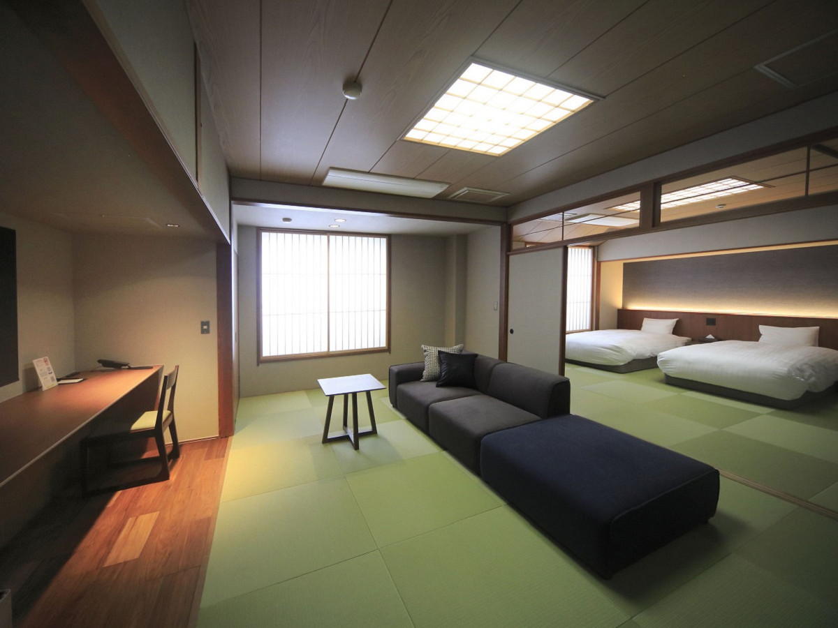 泰泉閣 【和洋室：ツイン＋ソファ付和室８畳】幸水のお部屋