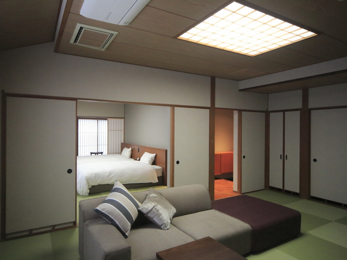 泰泉閣 【和洋室：ツイン＋ソファ付和室８畳】翠峰のお部屋