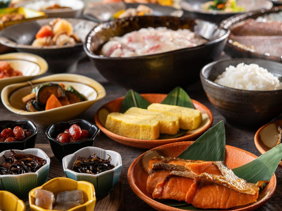 亀の井ホテル　柳川 ＜ 土地の恵み会席 ＞国産鰻のミニセイロ蒸しや柳川和牛など柳川の魅力を詰めた