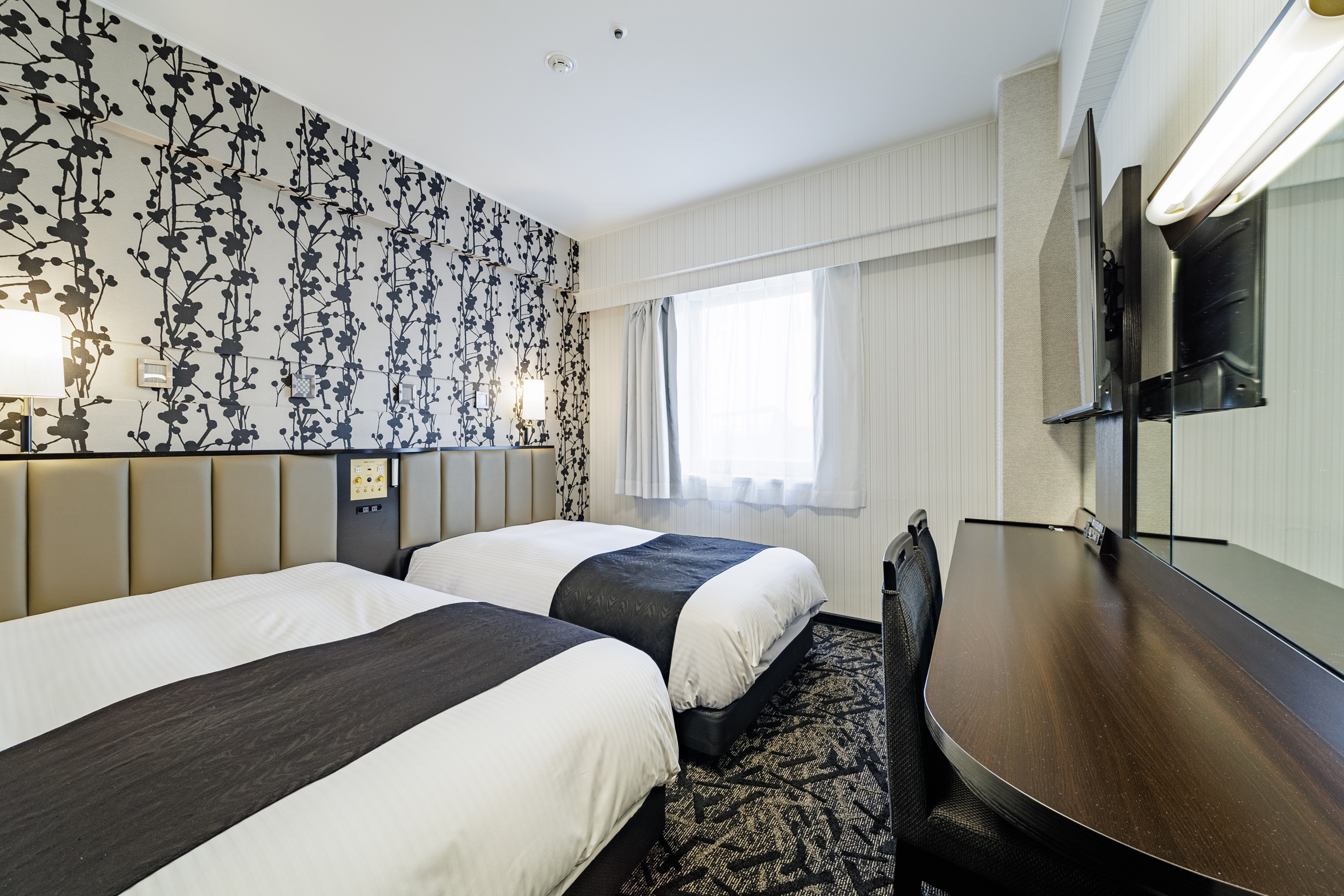 アパホテル〈小倉駅前〉 【素泊まり】■「小倉駅」(新幹線口)から徒歩2分 【アパは映画もアニメも見放題】