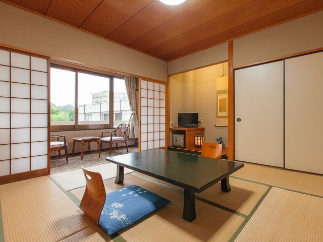 ホテル龍登園 小さめの和室です。プランによってはシングル利用も可能です。