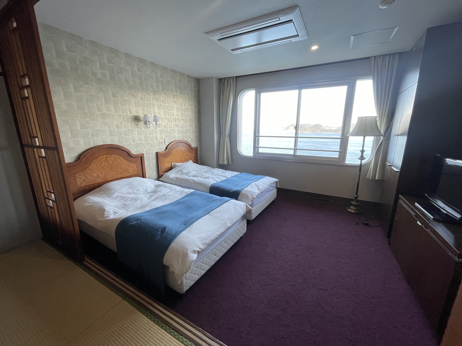 平戸海上ホテル 和蘭和洋室

セミダブルの2ベット
と和室のお部屋