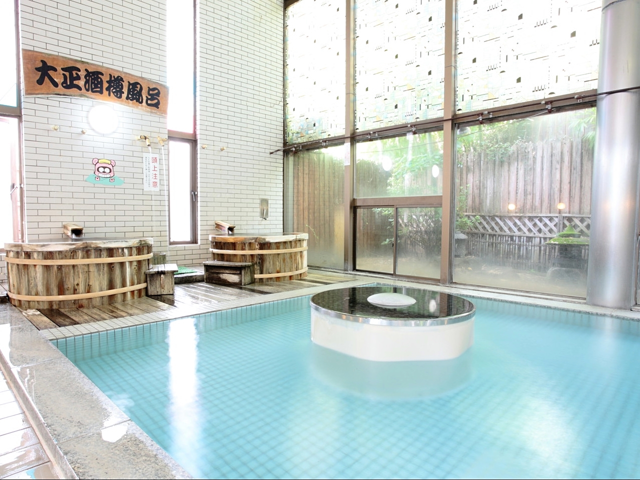 菊池グランドホテル 【素泊り】名湯・菊池温泉をご満喫！とろ～りとした天然美容液「美肌の湯」でお肌すべすべ♪