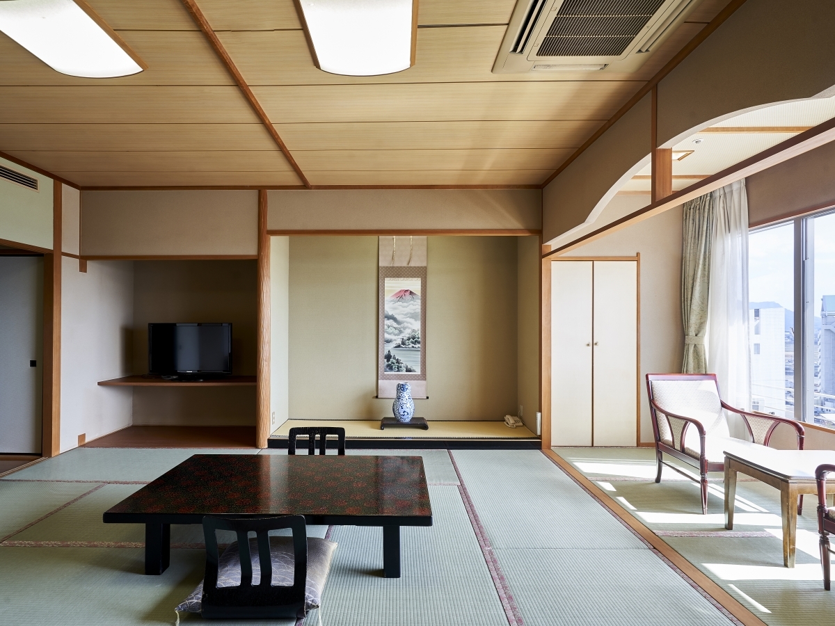 司ロイヤルホテル 和室12.5畳