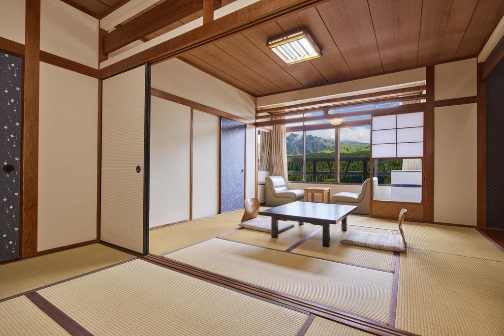 亀の井ホテル 阿蘇 パークリゾート 本館和室14畳
