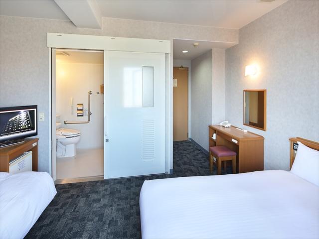 グリーンリッチホテルあそ熊本空港 ツインA（バリアフリー仕様）■部屋面積：21.0㎡　■ベッドサイズ：140cm×1台、110ｃｍ×1台