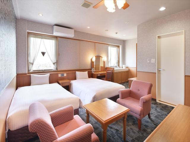 グリーンリッチホテルあそ熊本空港 デラックスツイン（ファミリールーム対応）■部屋面積：30.0㎡　■ベッドサイズ：120cm×2台
