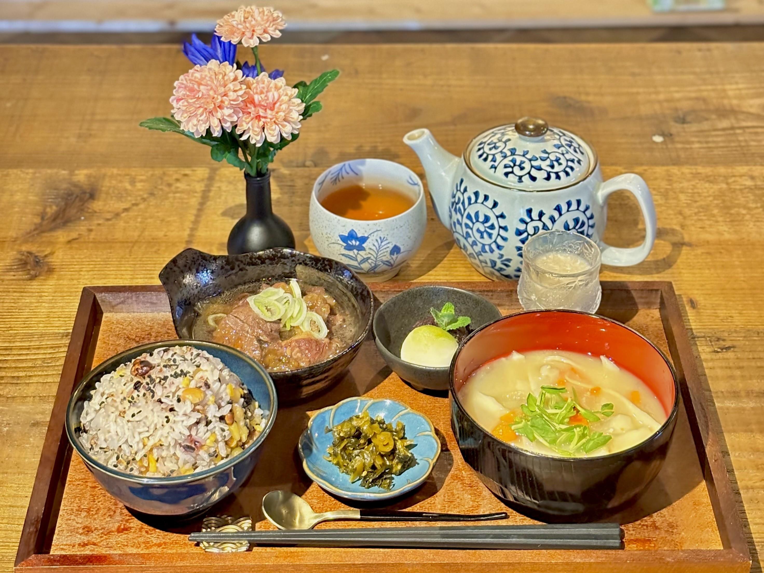 ジーアールホテル銀座通 【朝食付き】馬すじ煮込みとだご汁定食〈TSUBOI SOUP〉