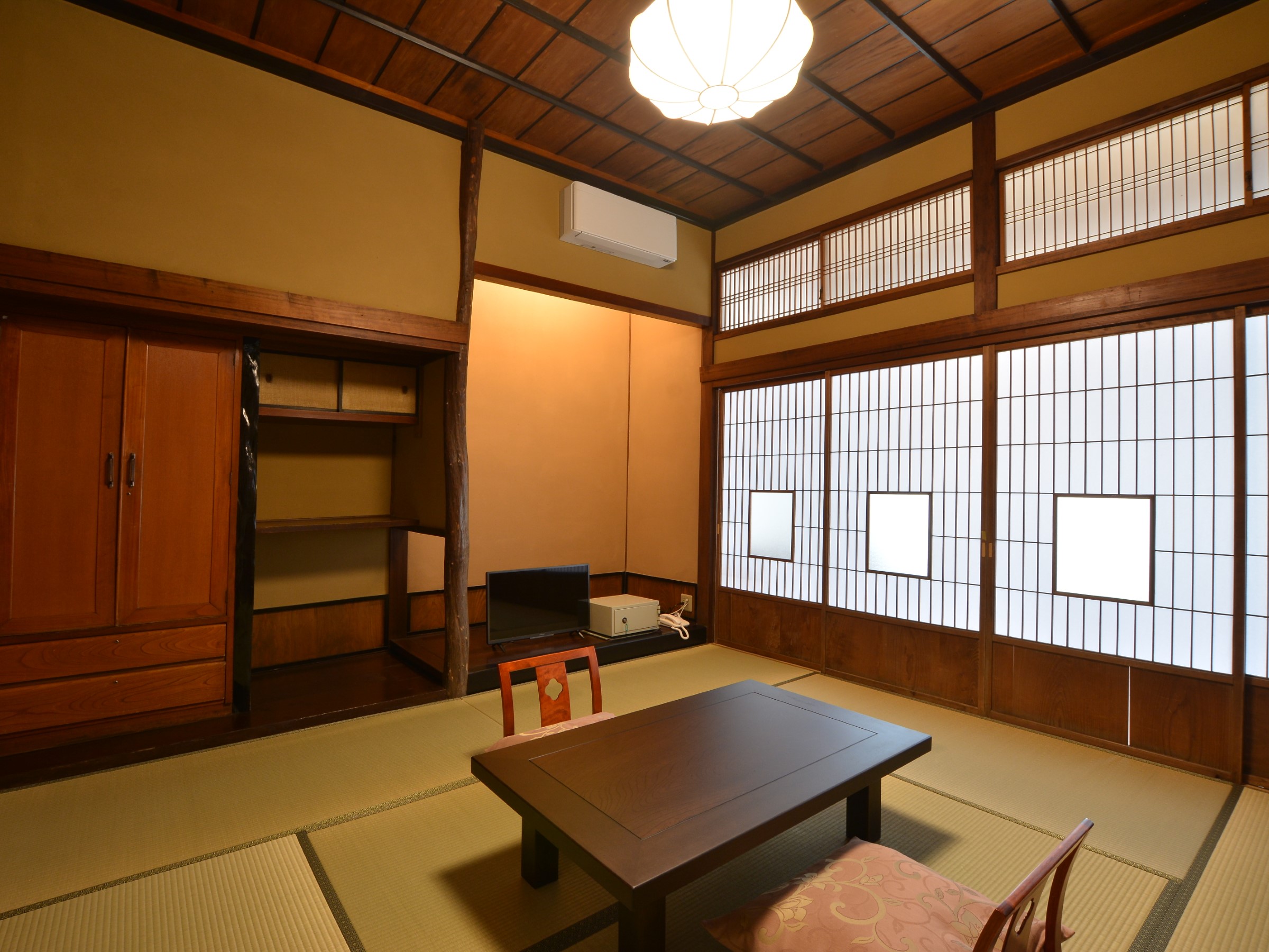 国登録有形文化財の宿　人吉温泉　旅館芳野 【早期割30】【2食付】30日前予約でお得に！料亭のなごりを愉しみ会席料理と天然温泉で心和む旅