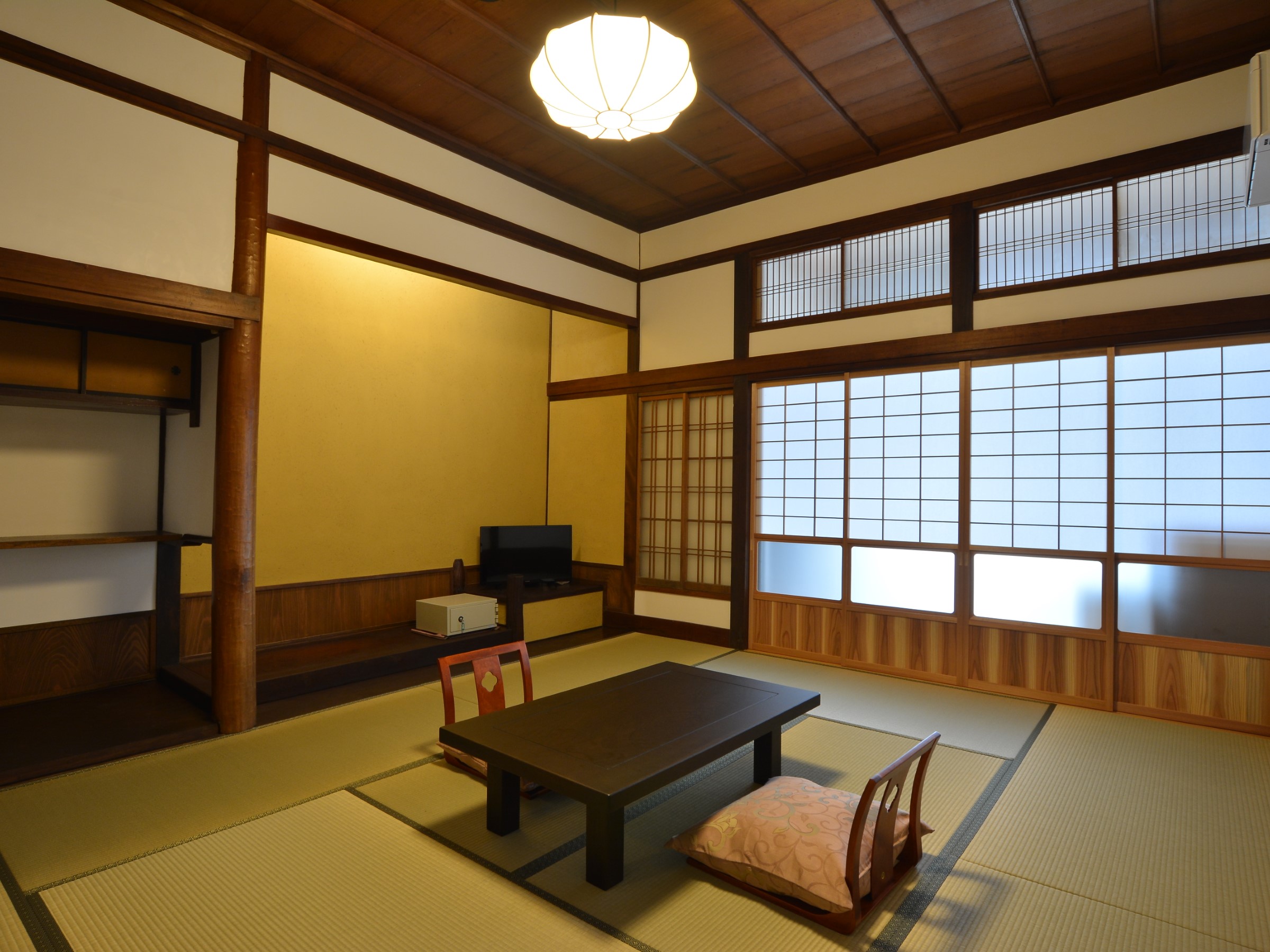 国登録有形文化財の宿　人吉温泉　旅館芳野 【部屋指定なし客室一例】