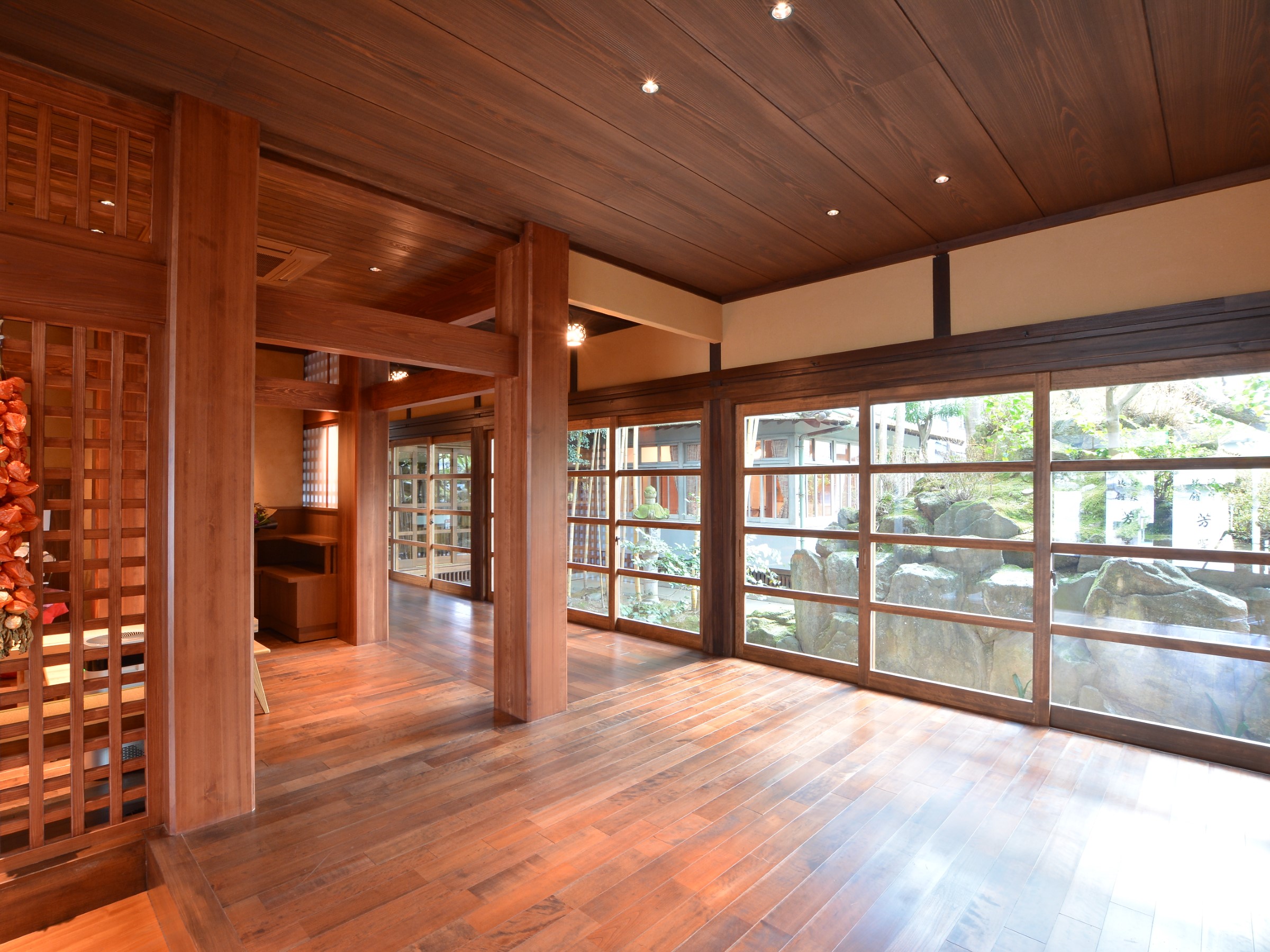 国登録有形文化財の宿　人吉温泉　旅館芳野 【1名様専用】【素泊り】ビジネス利用にもおすすめでお得！百年の歴史ある旅館で源泉掛け流し温泉もご満喫