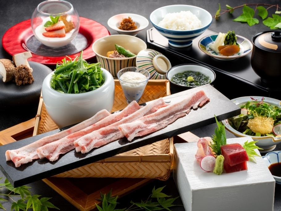 リゾーピア別府 【全7品】おおいた豊後牛と冠地どりの食べ比べ、豊後水道の地魚を味わう大分の美食旅～華花-はなやぎ-プラン≪2食付き≫
