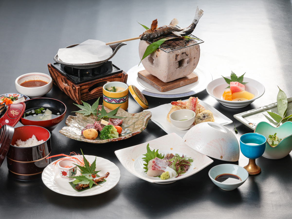 亀山亭ホテル 【ツアービルダー】黒毛和牛ミニステーキなど『基本会席』 スタンダードプラン（2食付）