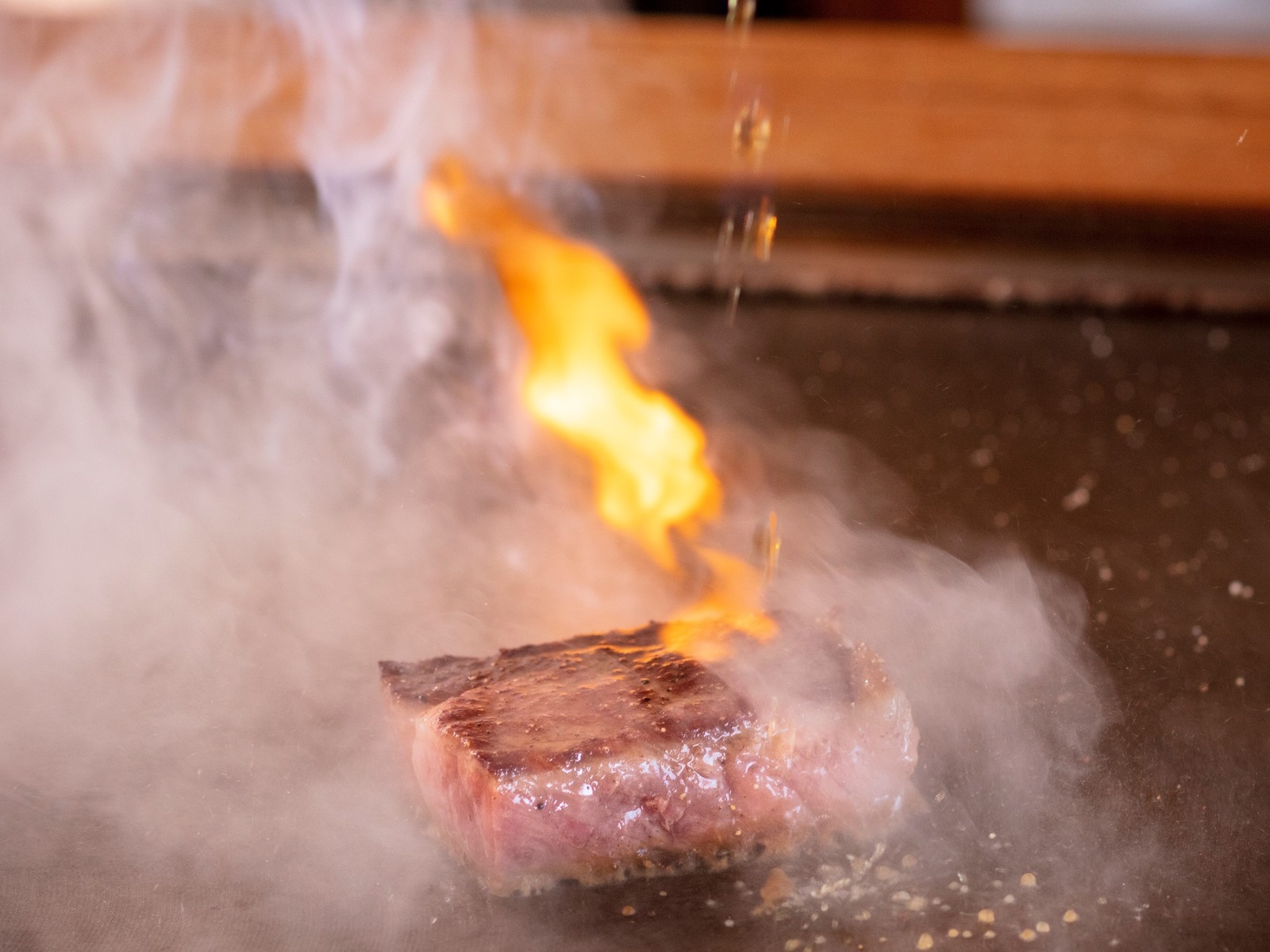 山荘　神和苑 ＜宙館専用＞【鉄板焼　久住コース】国産黒毛和牛と鮑のバター焼き付／夕食時間19:30／鉄板朝食