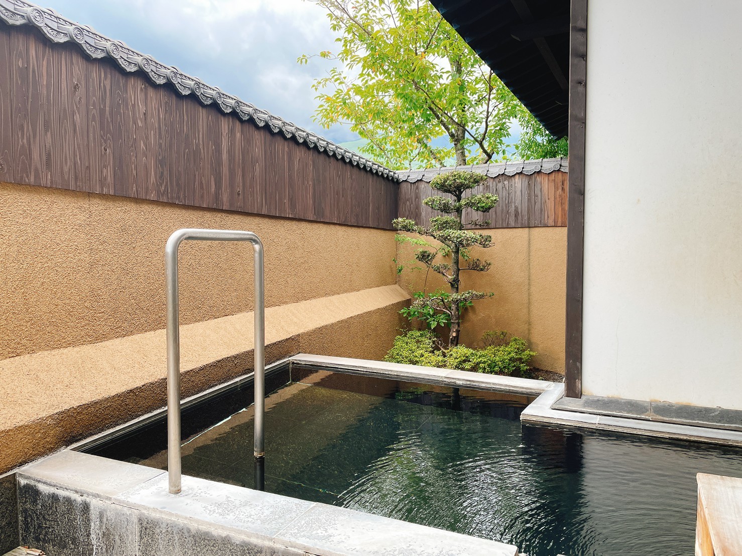 山荘　神和苑 【特別室「つつじ」】※7～9月限定プール付