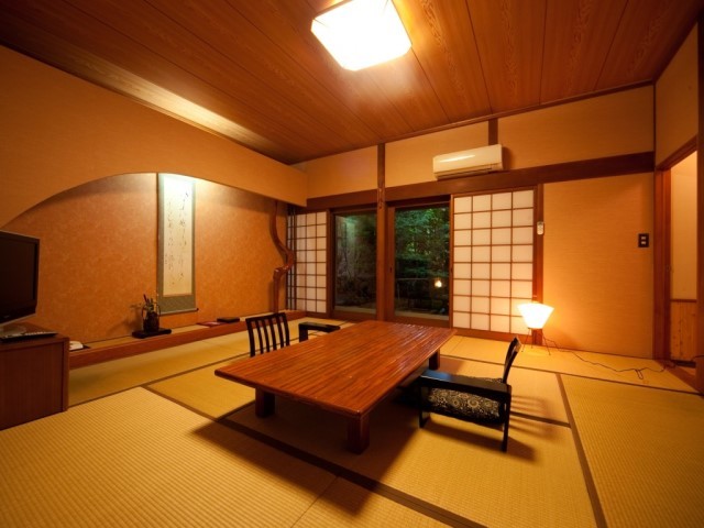 割烹旅館 かんな和別邸 和室「くすのき」-和室10畳+広縁　温泉-内湯付き