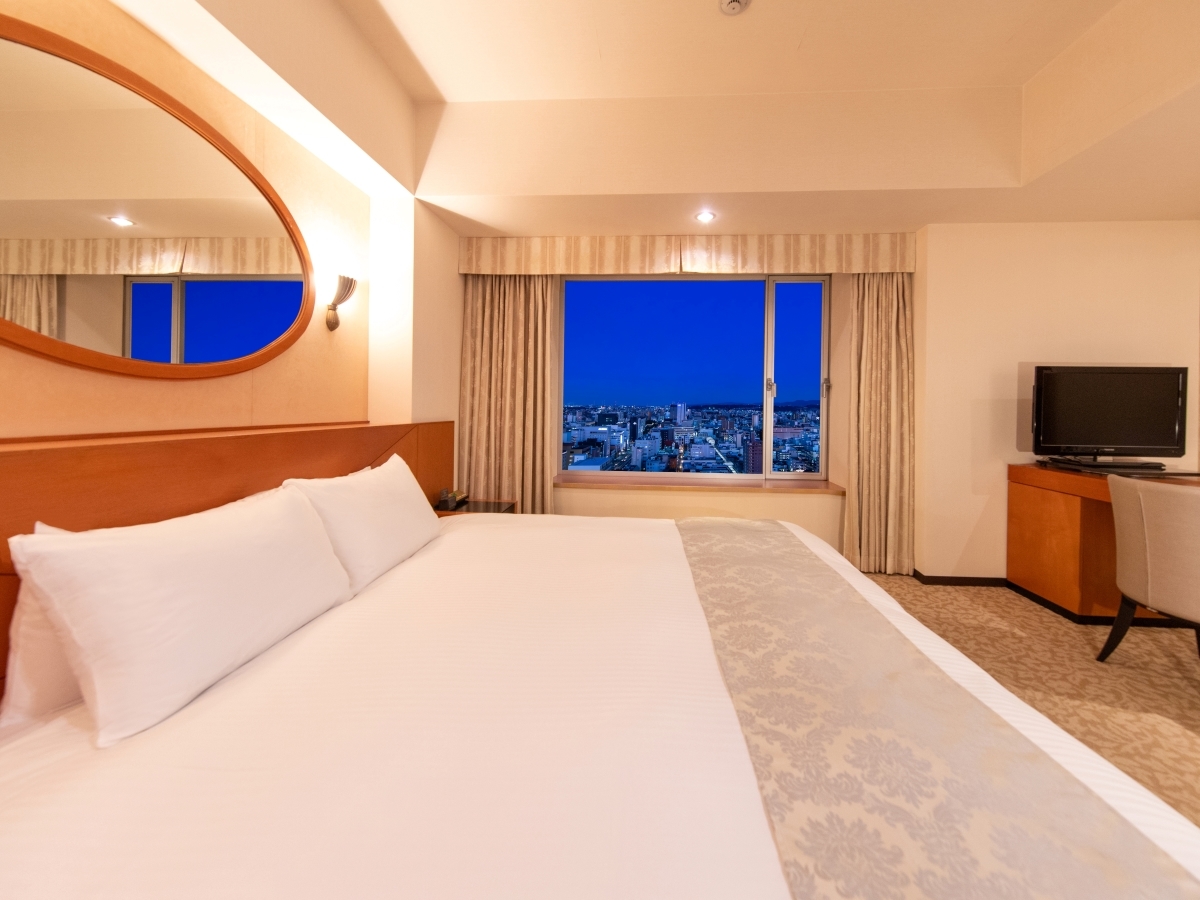ホテル日航大分　オアシスタワー ジュニアスイートルーム〈夜の景色・大分側〉