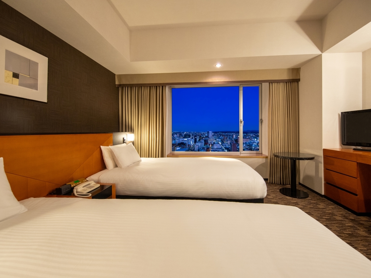 ホテル日航大分　オアシスタワー モデレートツインルーム〈夜の景色・大分側〉